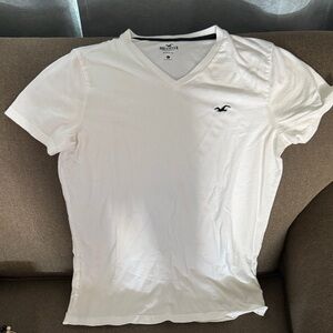 Hollister Men's Classic White V-Neck Tee
